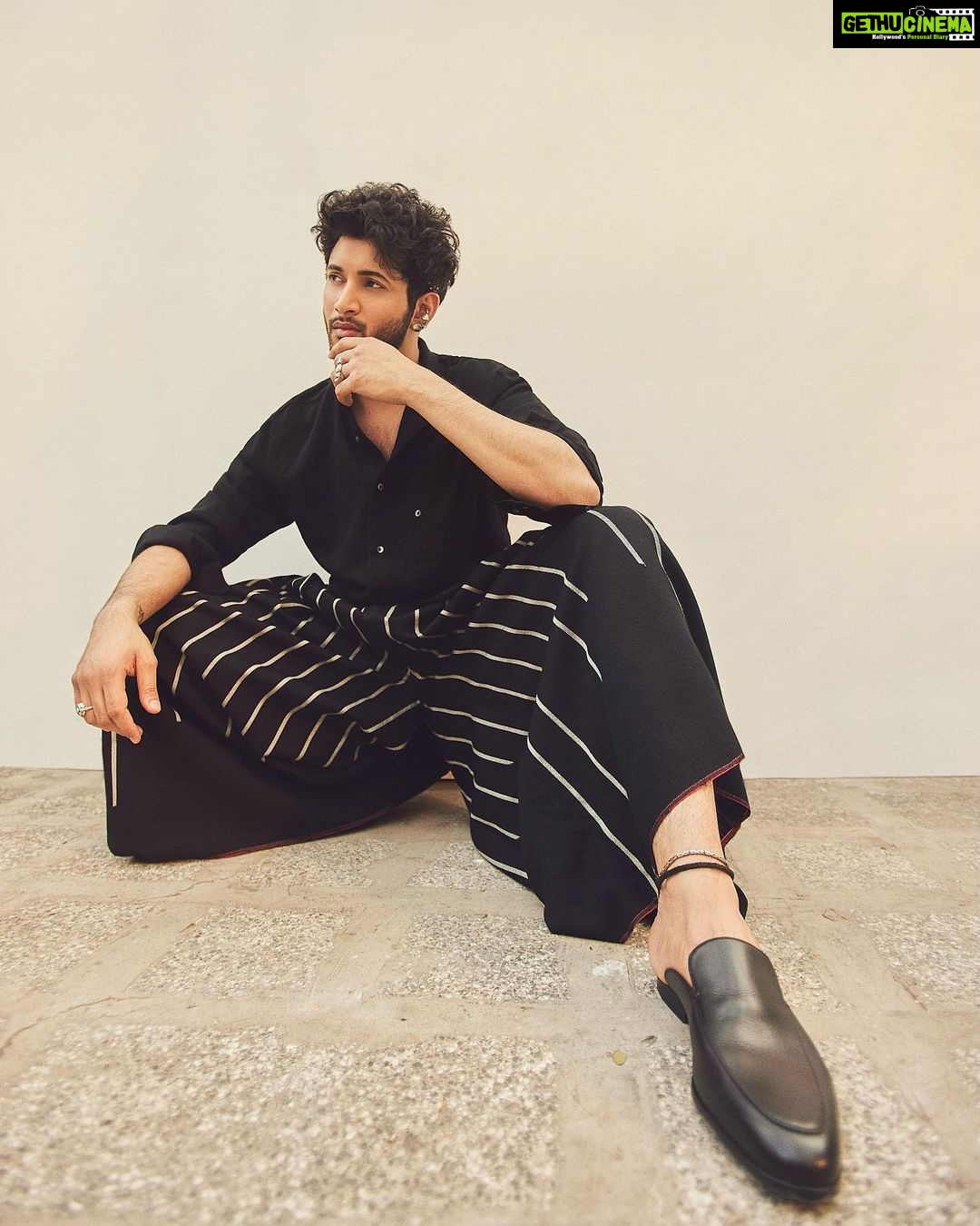 Rohit Suresh Saraf Instagram - @mensxpofficial ♥️ Shot by @sheldon.santos Styled by @saloniparekh__ Asst by @jaineeebheda Hair by @styled_by_tanik Make up by @imtiaz_makeup Managed by @kimberley.fernandes Artist Reputation Management @media.raindrop @rohiniyer @kasvvishangarii @atulmishra6