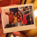 Rohit Suresh Saraf Instagram – Warmest hugs and hysterical laughter.. #IshqVishqRebound ♥️
Missed @rameshtaurani @jaya.taurani 🤗

📸 @addyyyyyyx
