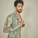 Rohit Suresh Saraf Instagram - Tonight for @pinkvilla 🫶🏼 Shot by @sheldon.santos Styled by @saloniparekh__ Asst by @jaineeebheda Hair by @styled_by_tanik Make up by @imtiaz_makeup