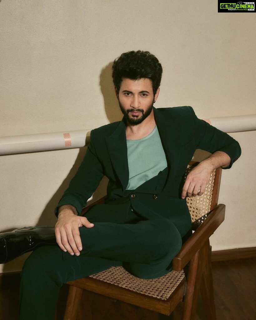 Rohit Suresh Saraf Instagram - Cleaned up after a while 🙆🏻‍♂️🥂 Photos by @sheldon.santos Styled by @saloniparekh__ Asst by @jaineeebheda Hair by @styled_by_tanik Make up by @imtiaz_makeup