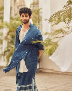 Rohit Suresh Saraf Instagram - For @mensxpofficial ♥️

Shot by @sheldon.santos 
Styled by @saloniparekh__  Asst by @jaineeebheda 
Hair by @styled_by_tanik 
Make up by @imtiaz_makeup 
Managed by @kimberley.fernandes 
Artist Reputation Management @media.raindrop