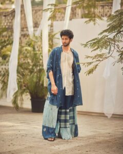 Rohit Suresh Saraf Instagram - For @mensxpofficial ♥️

Shot by @sheldon.santos 
Styled by @saloniparekh__  Asst by @jaineeebheda 
Hair by @styled_by_tanik 
Make up by @imtiaz_makeup 
Managed by @kimberley.fernandes 
Artist Reputation Management @media.raindrop