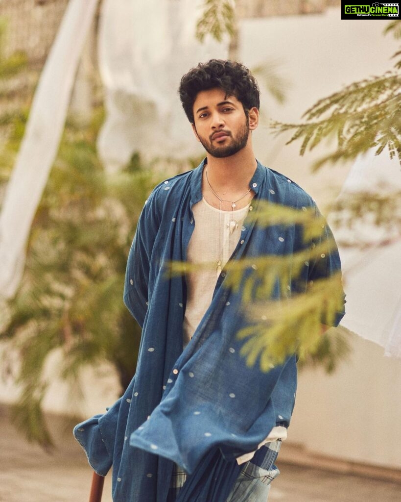 Rohit Suresh Saraf Instagram - For @mensxpofficial ♥️ Shot by @sheldon.santos Styled by @saloniparekh__ Asst by @jaineeebheda Hair by @styled_by_tanik Make up by @imtiaz_makeup Managed by @kimberley.fernandes Artist Reputation Management @media.raindrop