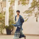 Rohit Suresh Saraf Instagram - For @mensxpofficial ♥️ Shot by @sheldon.santos Styled by @saloniparekh__ Asst by @jaineeebheda Hair by @styled_by_tanik Make up by @imtiaz_makeup Managed by @kimberley.fernandes Artist Reputation Management @media.raindrop