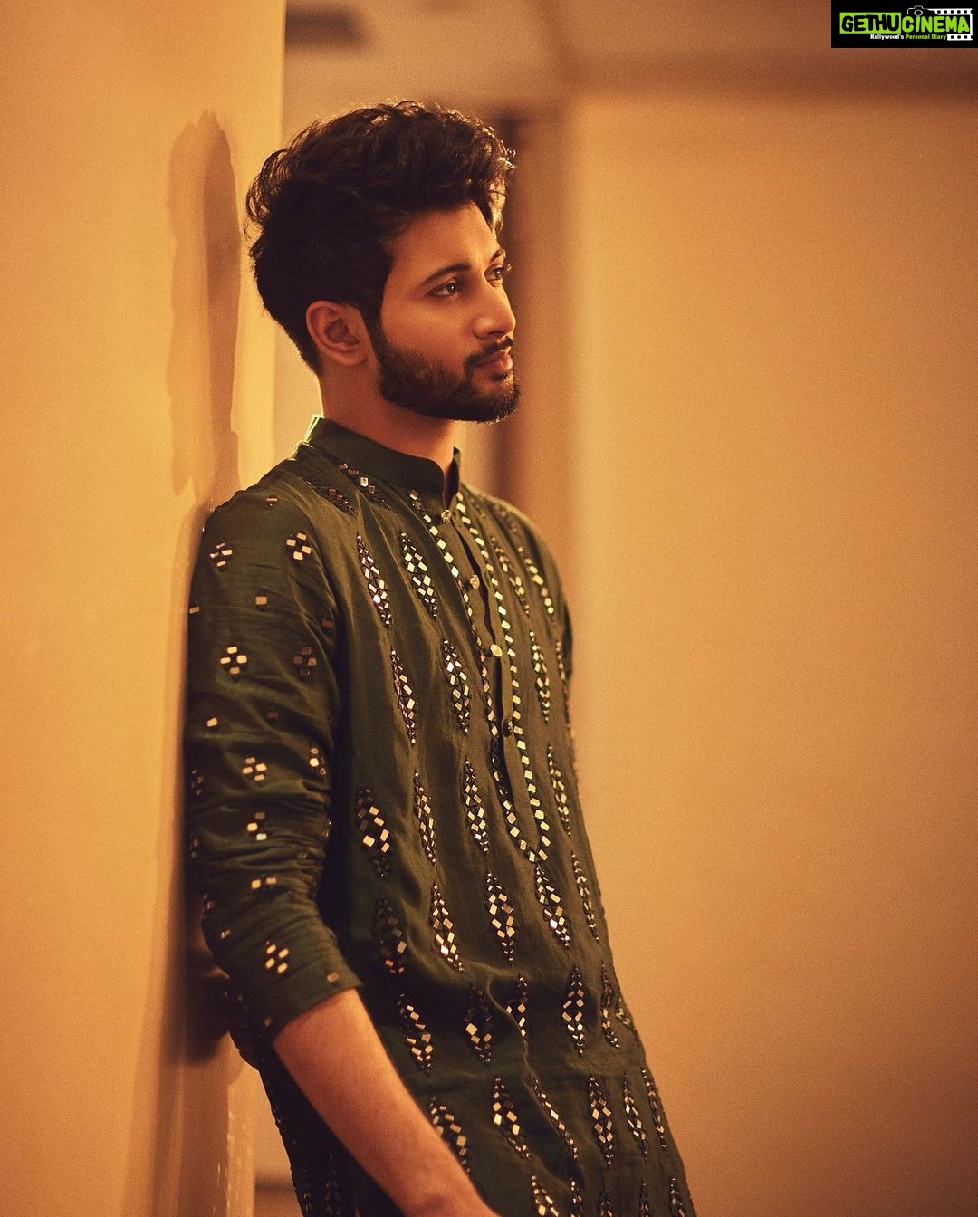 Rohit Suresh Saraf - 762.8K Likes - Earlier this week ๐ฅ
Photos by @sheldon.santos
Styled by @saloniparekh__ Asst by @jaineeebheda
Wearing @abhinavmishra_ @quirkbrandconsulting
Hair by @styled_by_tanik
Make up by @imtiaz_makeup