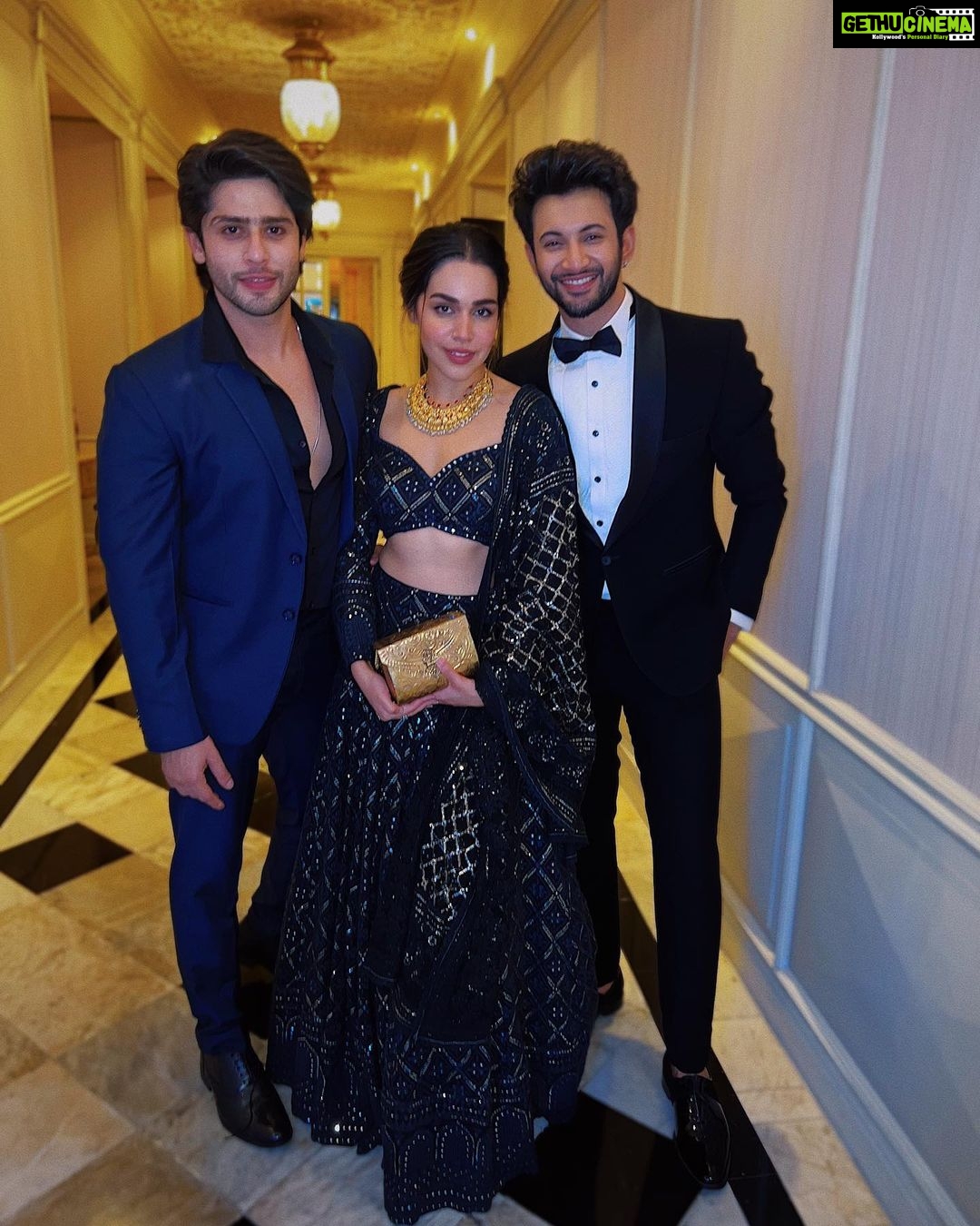 Rohit Suresh Saraf - 838.6K Likes - Thank you Tauraniโs for an incredible nightโฅ๏ธ
Huge congratulations to the most adorable star couple who we got no chance to take pictures with @raveenataurani @apoorvsood ๐ซถ๐ผ
@rameshtaurani @varshataurani @jaya.taurani @snehataurani @maxtaurani