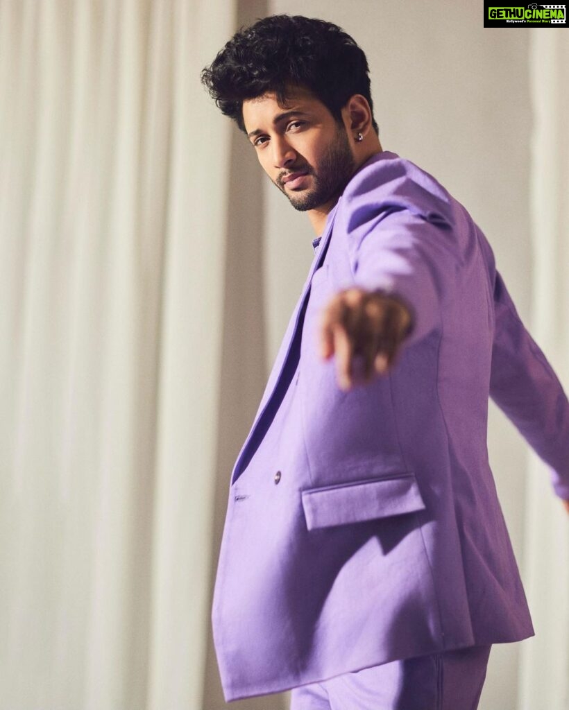 Rohit Suresh Saraf Instagram - Thank you @elleindia for having me. So honoured ♥️ #StyleIcon Huge shoutout to @manishamelwani @doh_tak_keh for customising this piece that I absolutely loved wearing!!!! Styled by @saloniparekh__ Asst by @jaineeebheda Shot by @sheldon.santos Hair by @styled_by_tanik Make up by @imtiaz_makeup Managed by @kimberley.fernandes Artist reputation @media.raindrop @rohiniyer