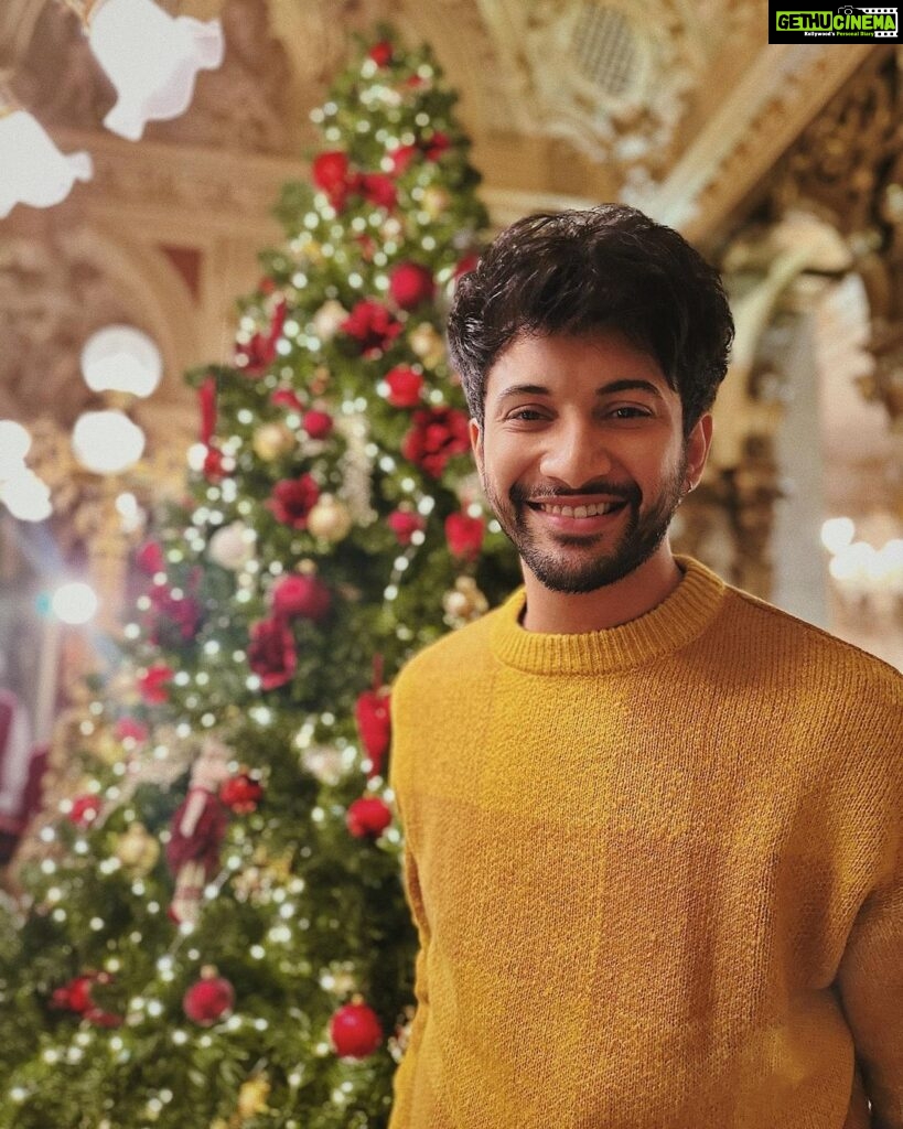 Rohit Suresh Saraf Instagram - You and I, it’s a Christmas miracle! 🫶🏼 New York Cafe