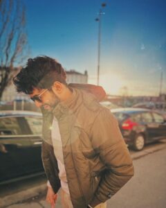 Rohit Suresh Saraf Instagram - Bright blue sky, racing clouds, warm sun and the people.. even warmer! 🫶🏼