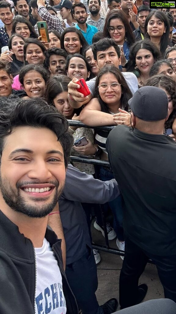 Rohit Suresh Saraf Instagram - I joined @skechersindia for the Community Goal Challenge in Delhi. It was so much fun participating with the crowd was absolutely amazing. Together we completed 1000 km goal and Skechers donated 100 shoes to an NGO. Delhi, you were incredible! Thank you!! Be back v soon ♥️ #SkechersIndia @skechersgorunclub @dlfpromenade @skechersperformanceindia