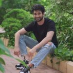 Rohit Suresh Saraf Instagram - Decked up in must haves! 👟 @skechersindia #SkechersIndia #StreetCollection #ForTheFreeSpirited
