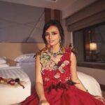 Roshni Chopra Instagram - I dream in flowers 🥀 In @varunbahlcouture & @shriparamanijewels #indiacoutureweek 📸 @banjaariii Hair @moryalalit Thank you @quirkbrandconsulting ✨