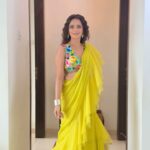 Roshni Chopra Instagram - The pre drape sari I’ll be dancing the night away in 💛 ✨ in and for @dineshmalkani ☀️ #indiandesigners #supportindiandesigners #saree #predrapedsaree #drapedsaree #rovive