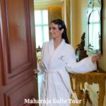 Roshni Chopra Instagram - What’s your fav part ? Here’s the #roomtour of my dreams✨ @theleelapalacenewdelhi @theleela hosted The Leela Palace New Delhi