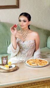 Roshni Chopra Instagram - POV - you’re running late for the show but having the time of your life in the outfit of your dreams ✨ in @taruntahiliani Best team ever - Concept shoot & edit @pranavgoswamy Hair - @moryalalit Makeup - @makeupbypriyanka2019 Assisted by- @nehasofficial12 📍@theleelapalacenewdelhi #indiacoutureweek #taruntahiliani