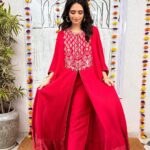 Roshni Chopra Instagram - Jai Ganesha 🙏🏽❤️ which one of these 3 looks from @inej.in is most you? Tell us in the comments 👇