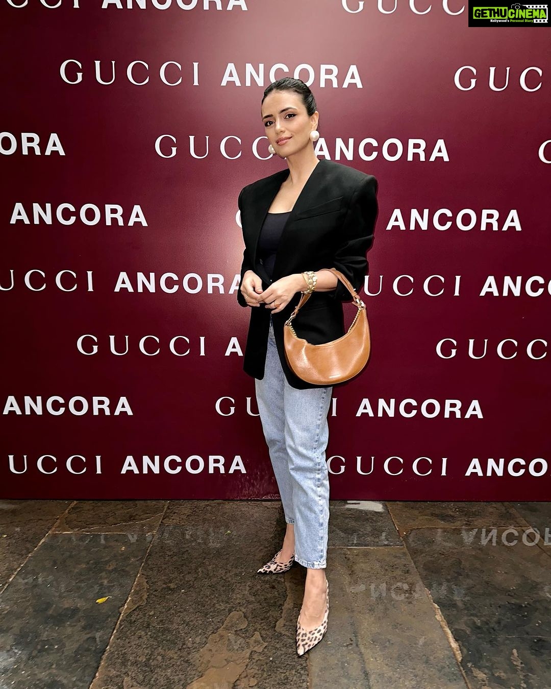 Roshni Chopra Instagram - Gucci Girls ❤️ came together with this electric bunch to witness the beginning of a new era for @gucci . #newgucci is minimal , classy , extremely wearable with the most delicious accessories (swipe to the end to see some of my favs ! ) it’s a big shift from what we’ve seen before , in a direction I really love . @sabatods #gucciancora the heart wants more ✨ Thanks for having me @shrutikapoorbose @priyuta_ @prpundit