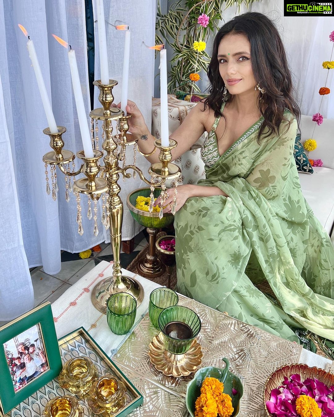 Roshni Chopra Instagram - #Rakhi Edit ✨#LoveforLocal which Indian designer would you add to cart 🛍️🛒❤️? Look 1 @mishruofficial Look2 @thepotplantclothing Look 3 @svacouture Look 4 @ishaguptatayal Look 5 @arpita__mehta Look 6 @printsbyradhika Look 7 @dineshmalkani Look8 @vvanivats Look 9 @sureenachowdhri Look 10 @jhaverimonica #indiandesigners #rovive #supportindiandesigners #festivewear
