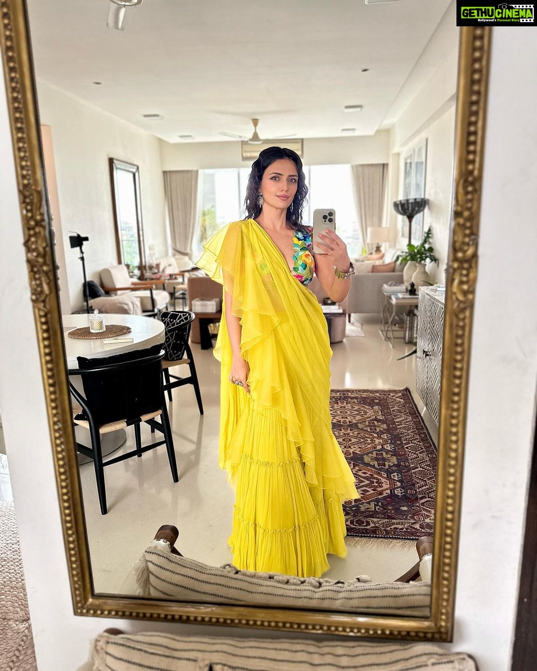 Roshni Chopra Instagram - #Rakhi Edit ✨#LoveforLocal which Indian designer would you add to cart 🛍️🛒❤️? Look 1 @mishruofficial Look2 @thepotplantclothing Look 3 @svacouture Look 4 @ishaguptatayal Look 5 @arpita__mehta Look 6 @printsbyradhika Look 7 @dineshmalkani Look8 @vvanivats Look 9 @sureenachowdhri Look 10 @jhaverimonica #indiandesigners #rovive #supportindiandesigners #festivewear