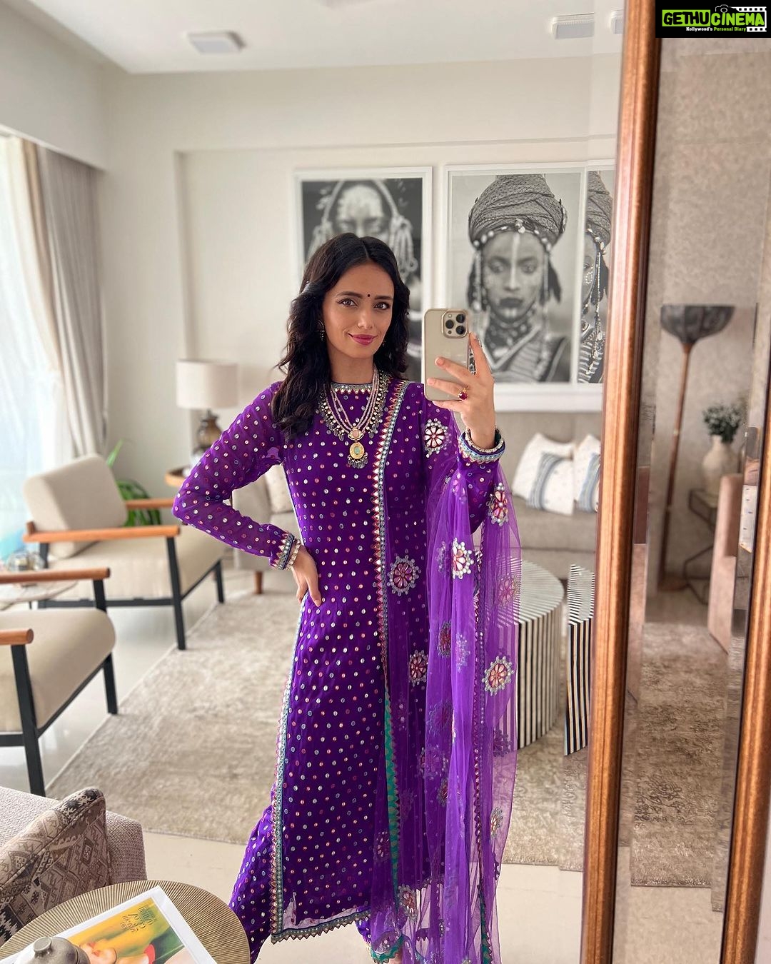 Roshni Chopra Instagram - #Rakhi Edit ✨#LoveforLocal which Indian designer would you add to cart 🛍️🛒❤️? Look 1 @mishruofficial Look2 @thepotplantclothing Look 3 @svacouture Look 4 @ishaguptatayal Look 5 @arpita__mehta Look 6 @printsbyradhika Look 7 @dineshmalkani Look8 @vvanivats Look 9 @sureenachowdhri Look 10 @jhaverimonica #indiandesigners #rovive #supportindiandesigners #festivewear