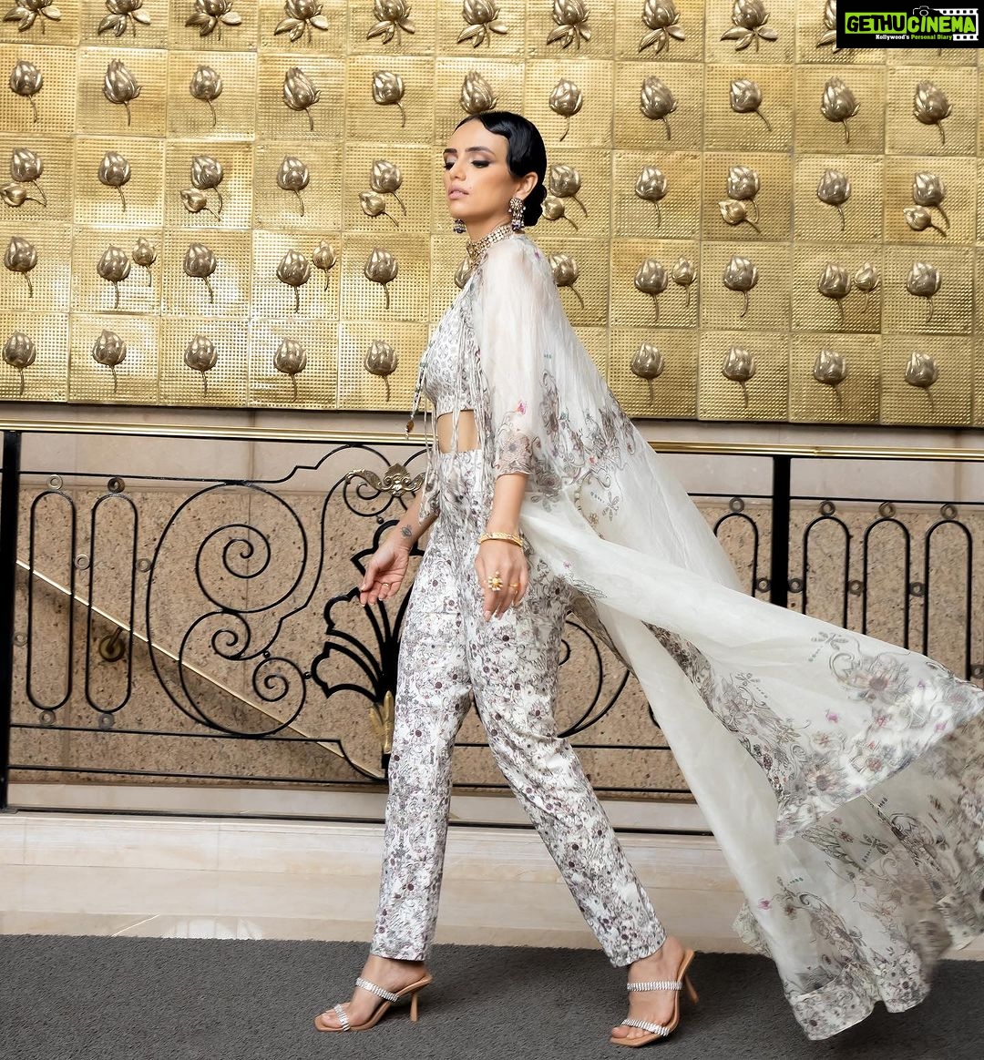 Roshni Chopra Instagram - Pick a favourite 1-10 ๐โจ? Indian designer looks I wore across couture weeks in paris ๐ซ๐ท & india ๐ฎ๐ณ Look 1 @taruntahiliani Look 2 @anamikakhanna.in Look 3 @aisharaoofficial Look4 @rahulmishra_7 Look5 @varun_bahl Look 6 @rimzimdaduofficial Look 7 @jjv.kapurthala Look8 @ritukumarhq Look 9 @reik.studio Look 10 @rohitgandhirahulkhanna #indiandesigners #rovive #rostyle #couture #taruntahiliani #anamikakhanna #rahulmishra #aisharao #varunbahl #rimzimdadu #reik #ritukumar #jjvalaya #rohitgandhirahulkhanna