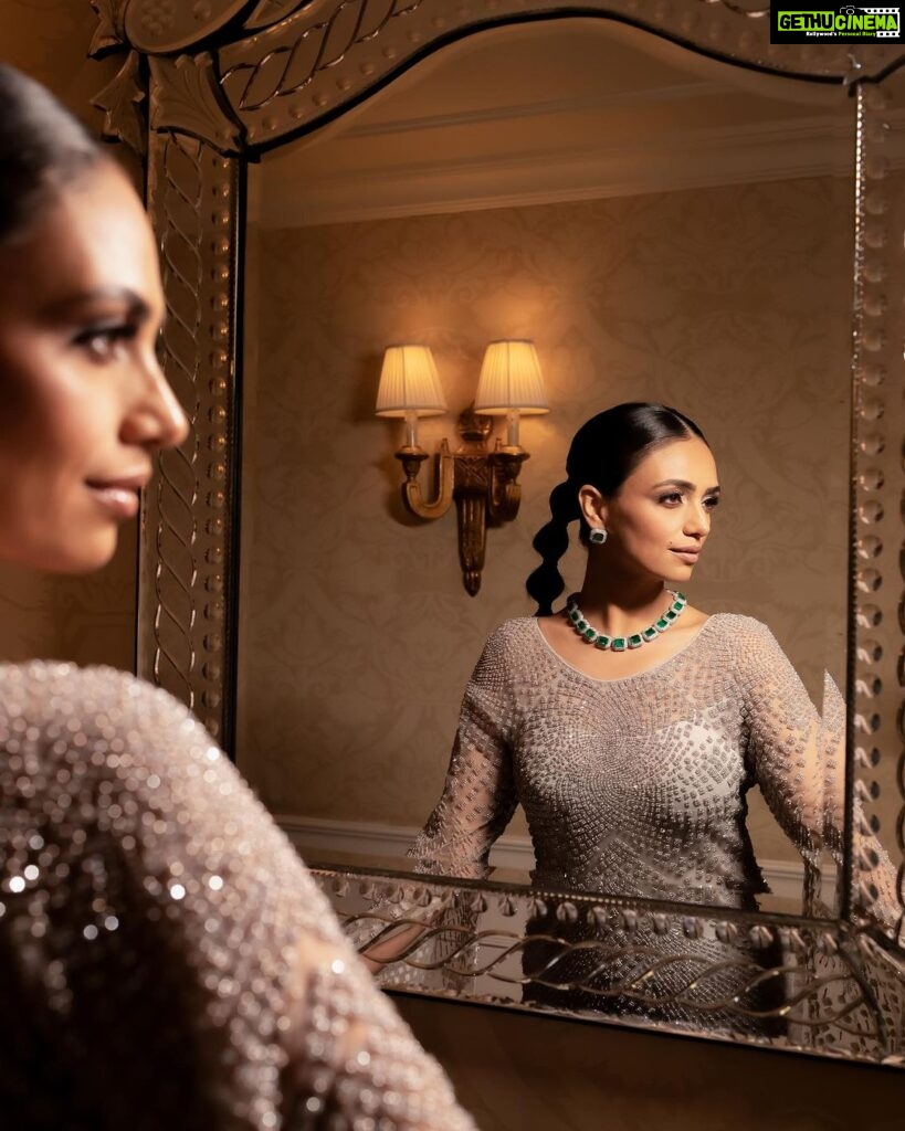 Roshni Chopra Instagram - Caption this ✨ ? In and for @rohitgandhirahulkhanna at india couture week Jewels @karishma.joolry 📸 @techjammer Hair @moryalalit Makeup @makeupbypriyanka2019 i