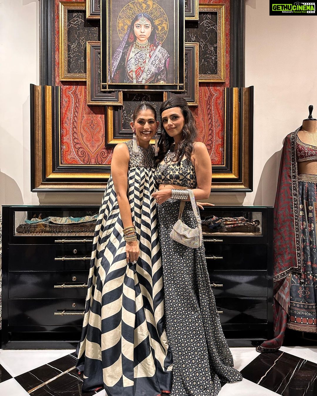 Roshni Chopra Instagram - This princess has a gypsy soul ✨ a night celebrating the mysterious magic of @jjvalaya wearing @jjv.kapurthala Swipe to the end to see a video of Jj’s most incredible store - a space that just blew me away ! 📸 @techjammer Hair @moryalalit Makeup @makeupbypriyanka2019 Assisted by @nehasofficial12 Thank you @amigos.rizwan for the best evening ✨ Indiacoutureweek fdci Indian designer