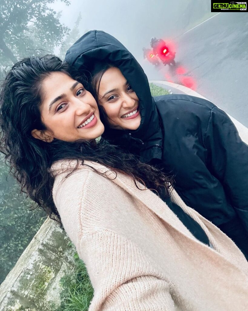 Roshni Prakash Instagram - A trip down memory rain.. 🦋 Chikmagalur