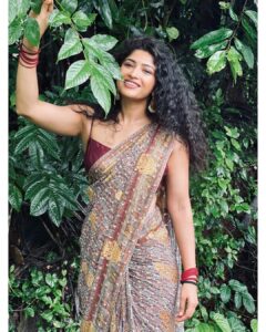 Roshni Prakash Instagram - Amma says I have draped the saree well 😬