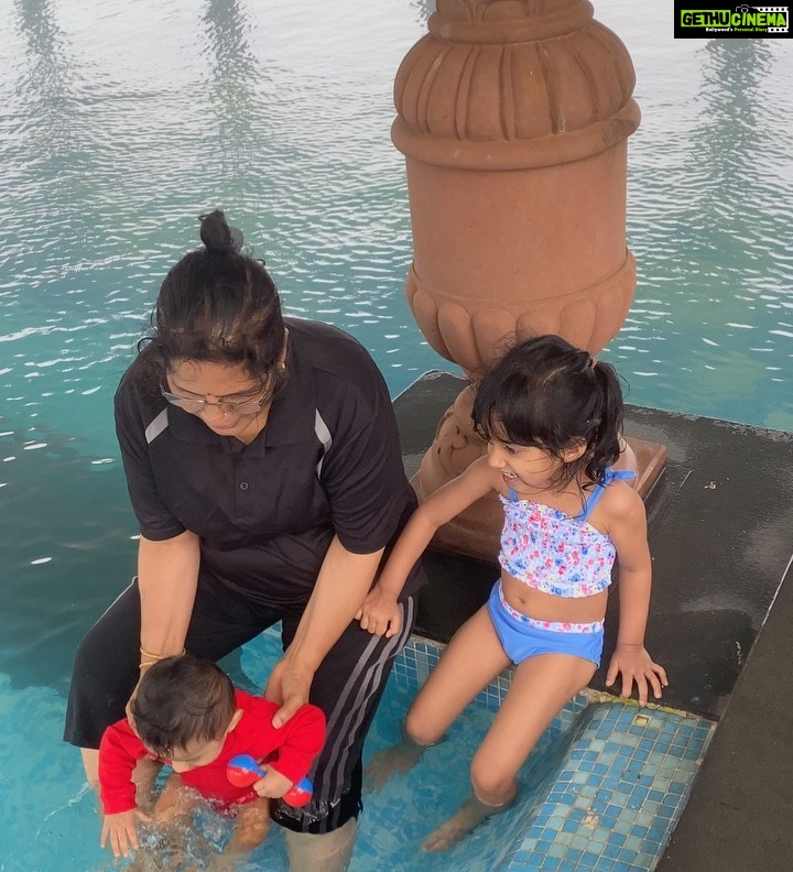 Rucha Hasabnis Instagram - Pool, fog and family. Perfect equation for happiness 💙💦 . . #familytime #love #happiness