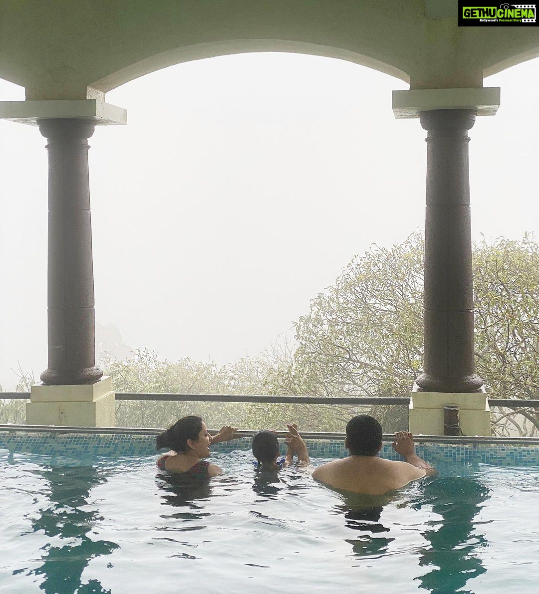 Rucha Hasabnis Instagram - Pool, fog and family. Perfect equation for happiness 💙💦 . . #familytime #love #happiness