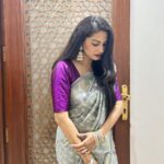 Rucha Hasabnis Instagram - 💜💜💜💜💜 . . #ganpati2023🌺🙏♥️ #ganpatibappamoryapudhchyavarshilavkrya
