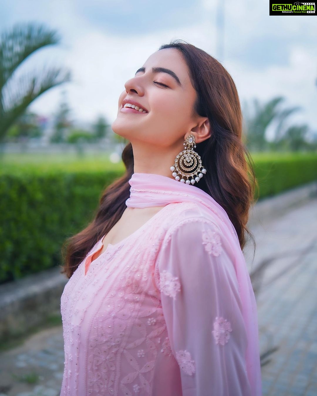Rukshar Dhillon Instagram - 🌸 #Tufang Promotions Day 1 In cinemas on 21st July! Styled by- @vasundhara_daga Wearing- @thenawabikurti Hair- @hairstylist_laddi312 Make up-@abhishekarora_01 Pictures- @gsfilms.x @visualbypotter Amritsar, Punjab