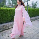 Rukshar Dhillon Instagram - 🌸 #Tufang Promotions Day 1 In cinemas on 21st July! Styled by- @vasundhara_daga Wearing- @thenawabikurti Hair- @hairstylist_laddi312 Make up-@abhishekarora_01 Pictures- @gsfilms.x @visualbypotter Amritsar, Punjab