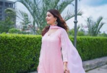 Rukshar Dhillon Instagram - 🌸 #Tufang Promotions Day 1 In cinemas on 21st July! Styled by- @vasundhara_daga Wearing- @thenawabikurti Hair- @hairstylist_laddi312 Make up-@abhishekarora_01 Pictures- @gsfilms.x @visualbypotter Amritsar, Punjab