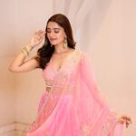 Rukshar Dhillon Instagram – 💕
@bhargavikallam @kavithaguttaofficial @arpitr93 @houseofqc @pandoras_art_jewellery
#weddingvibes
