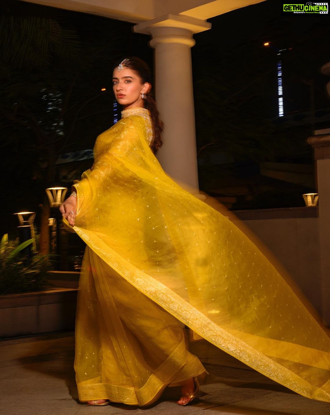 Rukshar Dhillon Instagram - A thousand yellow sparkles were shining that night!✨ Make up- A PROUD ME🥰 What do you guys think? Specially all my make up artists seeing this. How did I do?😃 Captured by- @arpitr93 (Love the pictures) Styled by- @bhargavikallam ♥️ Hair- @abhishekindu Wearing- @kavithaguttaofficial Jewellery- @karnikajewelshyd