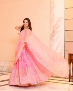 Rukshar Dhillon Instagram - 💕

@bhargavikallam @kavithaguttaofficial @arpitr93 @houseofqc @pandoras_art_jewellery 

#weddingvibes
