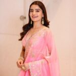Rukshar Dhillon Instagram – 💕

@bhargavikallam @kavithaguttaofficial @arpitr93 @houseofqc @pandoras_art_jewellery 

#weddingvibes