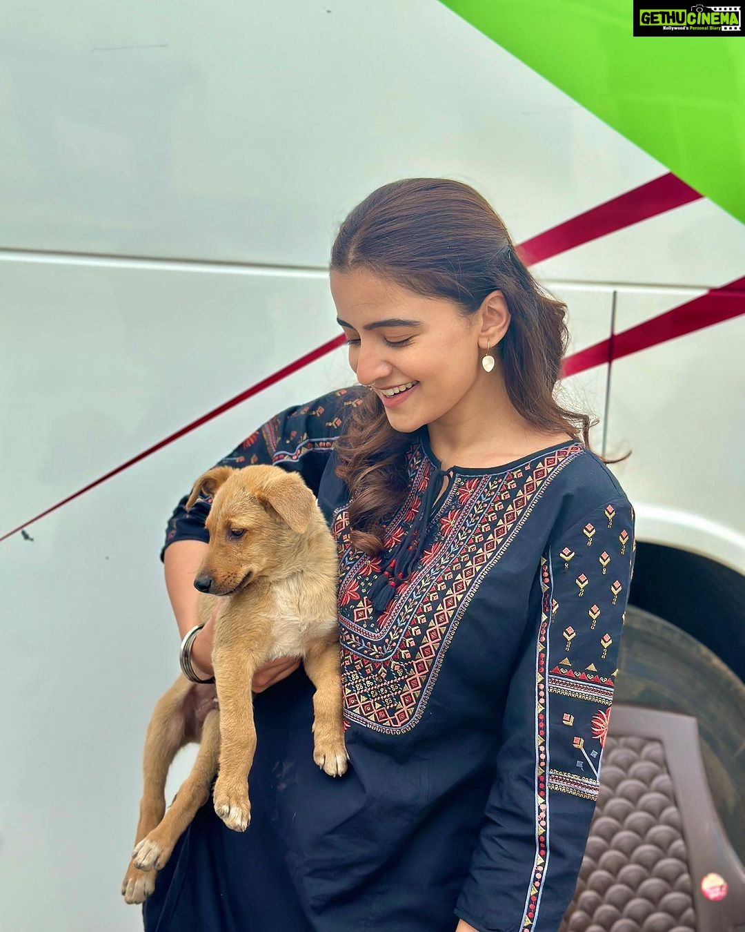 Rukshar Dhillon Instagram - I cannot thank you guys enough for giving #Tufang and my character Deep so so much love. 3rd week and still winning hearts in theatres. Sachi tussi saraya da bauhat shukriya!🙏🏻 Love you guys♥️ #BTS #Tufang