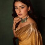 Rukshar Dhillon Instagram - Sparks of gold✨ For the teaser launch of #SparkTheLife Stylist- @shefalideora_ @raw_mango @akoyajewels Photographer- @pranav.foto Make up- @pixelperfectmakeup_visali Hair- @jayaram_dasarla