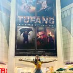 Rukshar Dhillon Instagram - Just casually walking around the mall spotting myself with mama🥰🫠 Grateful and blessed❤️ #Tufang in 2 Days! Cannot keep calm🤩