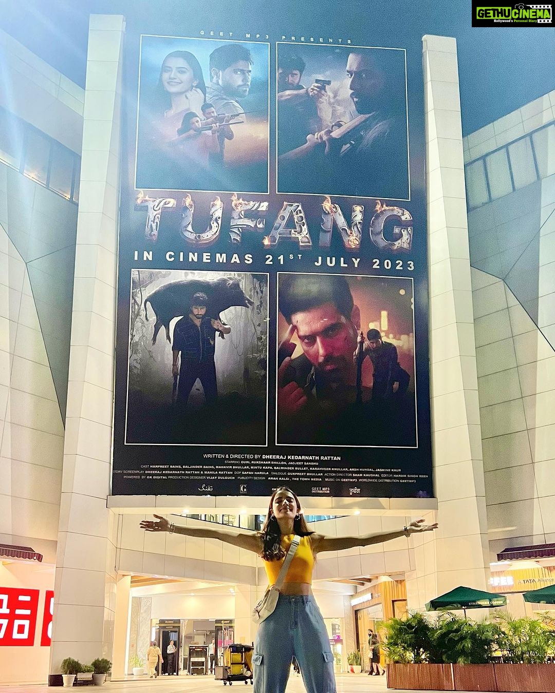 Rukshar Dhillon Instagram - Just casually walking around the mall spotting myself with mama🥰🫠 Grateful and blessed❤️ #Tufang in 2 Days! Cannot keep calm🤩