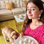 Rukshar Dhillon Instagram - Happy Ganesh Chaturthi from champ and me♥️ Don’t miss our beautiful home made modaks😍 Hope you guys are having an amazing celebration with all your family and friends. Lots of love and blessings♥️