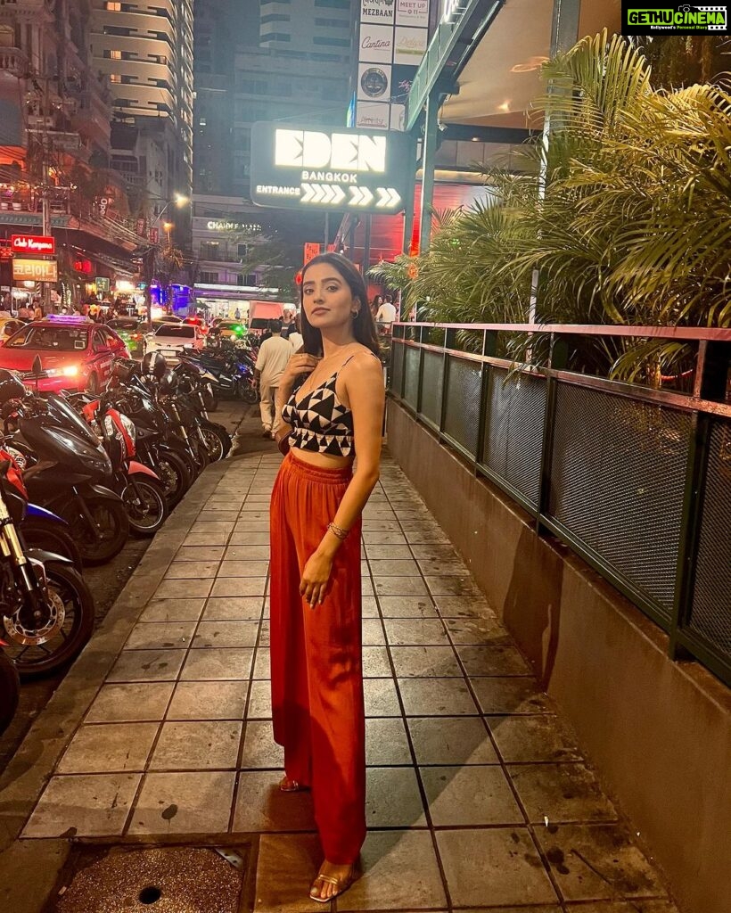 Rukshar Dhillon Instagram - One night in Bangkok!🌃