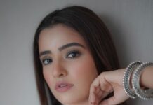 Rukshar Dhillon Instagram - 21-7-2023 💌 #Tufang In theaters now! Wearing- @houseofsanaari Jewellery- @the_chandi_studio Styled by- @vasundhara_daga Captured by- @neerajsethiphotography Make up- @rup_makeup_aura Hair- @hairstylist_laddi312