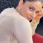 Saba Qamar Zaman Instagram - A day spent well at Mazaq Raat with my fav @imranashrafawan and team. wishing you all the luck, positivity and love. Keep shining! 💥 Stylist @gulshanmajeed Hair & makeup @ethereal_salon @junaid.changes jewellery @jehan.jewelry