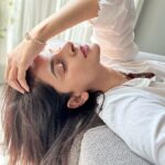 Saba Qamar Zaman Instagram - Mare lafzo ki yeh justa ju Aankhon ki Teri gufta gu… Aur khamoshi dono ki bani zubaan.. 💕