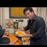 Sachin Tendulkar Instagram – Having this season’s first mango 🥭  with a very very very very very very very very very very very very very very very special person in my life!

#summer #mango #mom