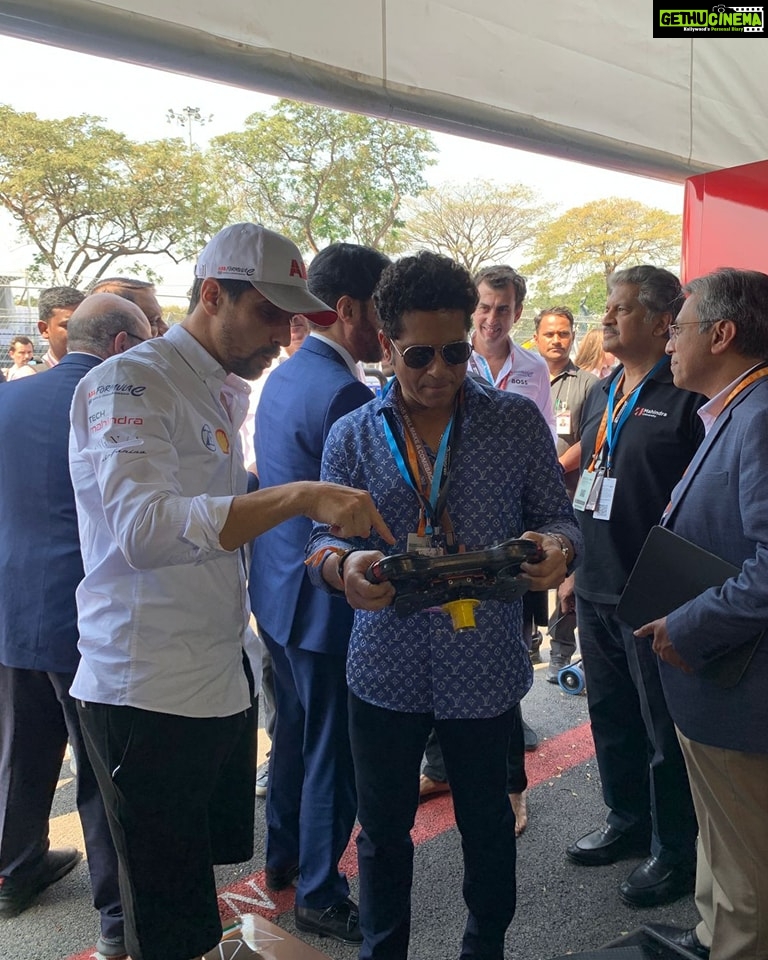 Sachin Tendulkar Instagram - A sight to behold for a motorsport enthusiast like me. 🏁🏎️💨 Had a wonderful time cheering for @mahindraracing at the #HyderabadEPrix. Glad to see motorsport racing returning to India 🇮🇳 after a decade.